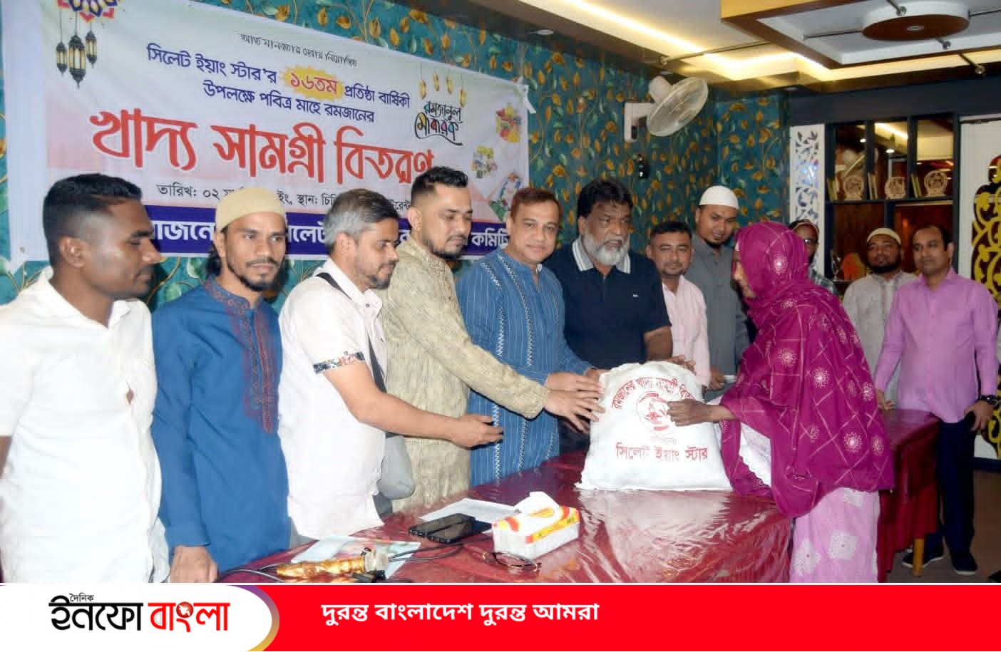 অসহায়দের মাঝে খাদ্যসামগ্রী বিতরণ সমাজের 