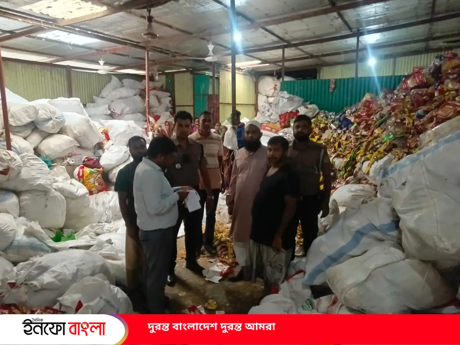 সরকারি অনুমোদন ছাড়াই মাছের খাদ্য উৎপাদন, কালারপোলে...