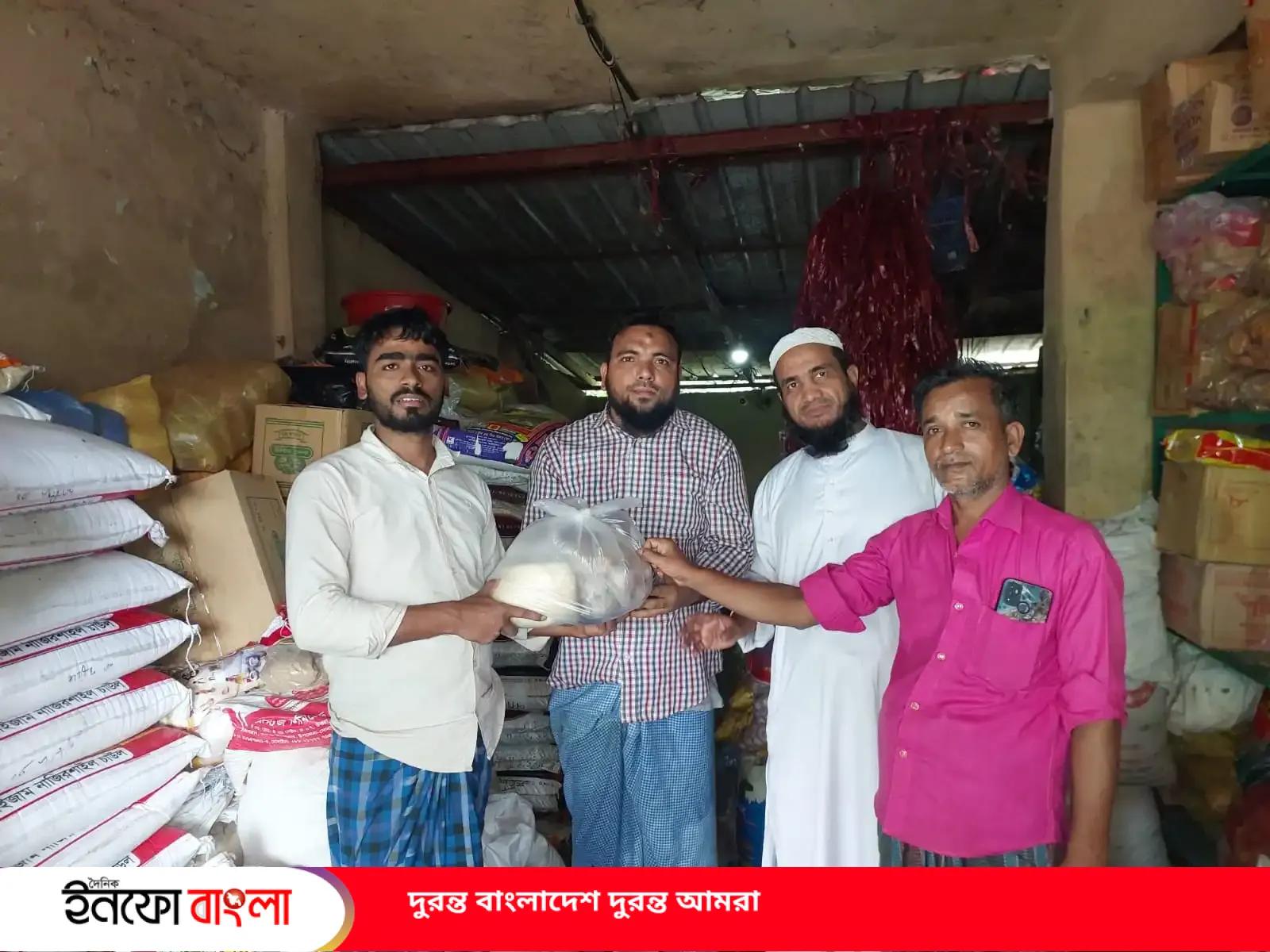 আনোয়ারায় জামায়াতে ইসলামীর পক্ষ থেকে বন্যাদুর্গতদের মাঝে ত্রাণ বিতরণ
