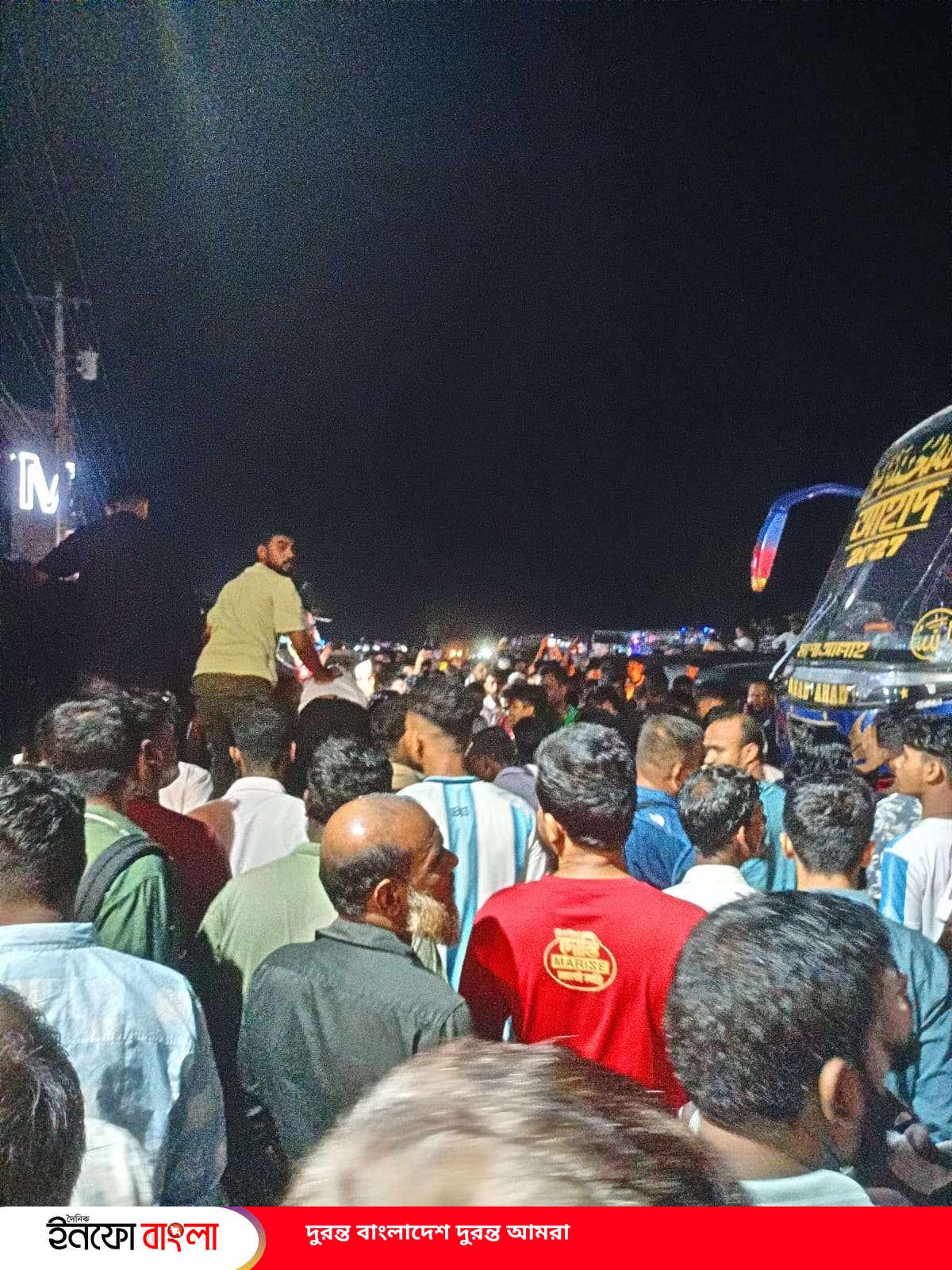 আনোয়ারা টানেল চত্বরে বাস দুর্ঘটনা: ২ নার
